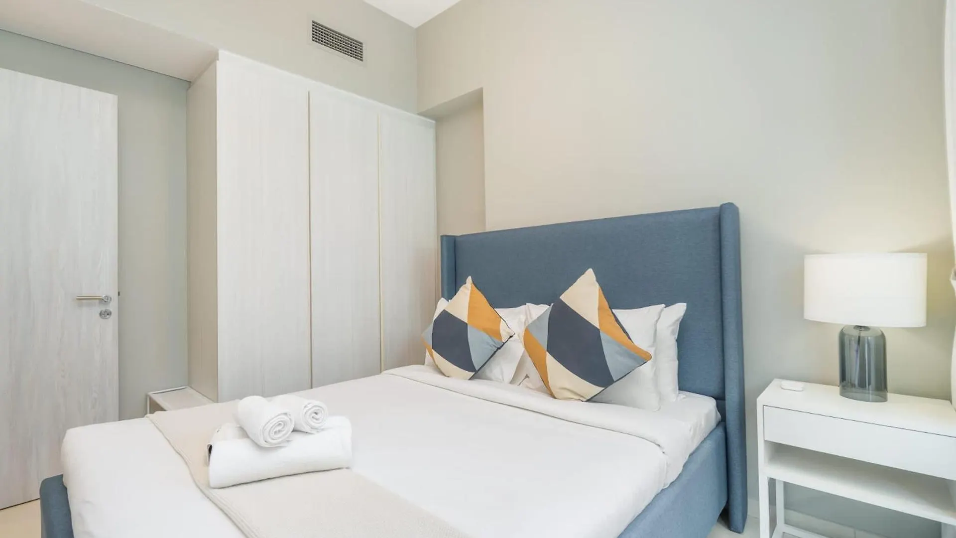 Excellent 1 Bedroom In Zada Tower With Balcony دبي