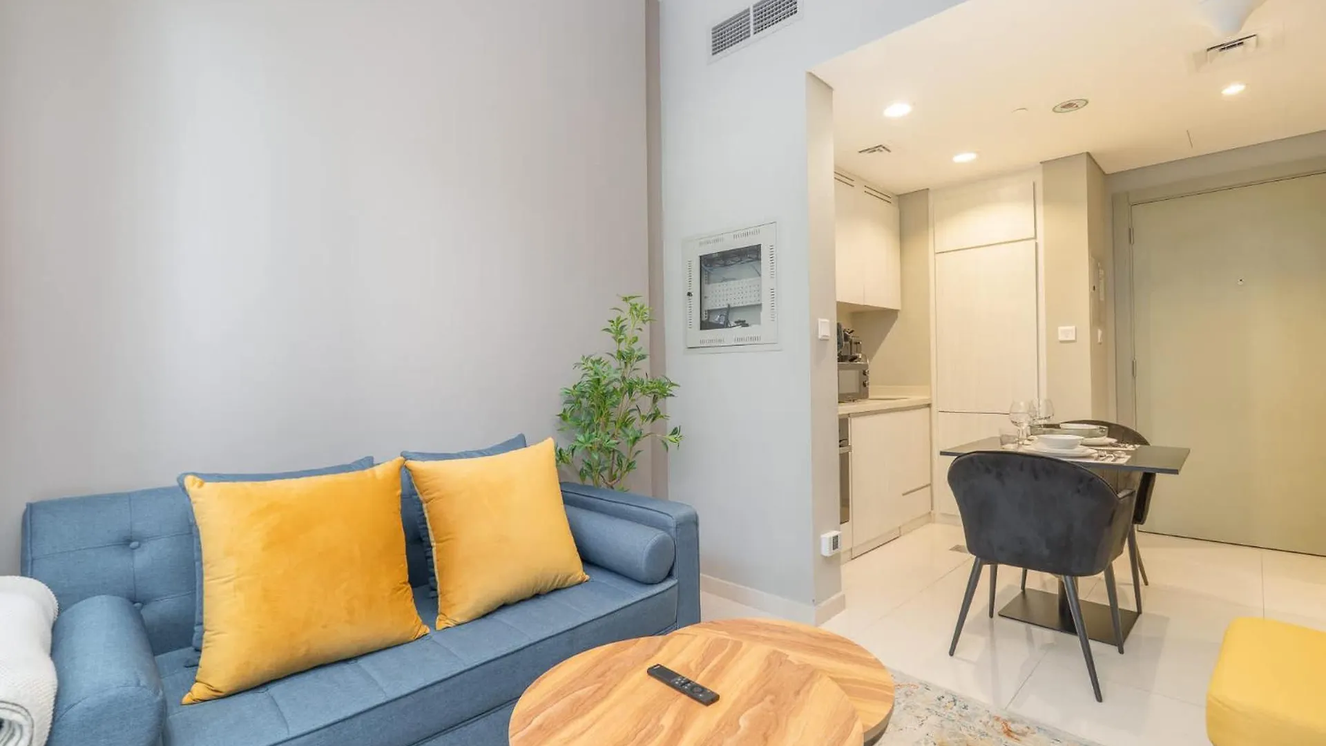 Excellent 1 Bedroom In Zada Tower With Balcony دبي شقة