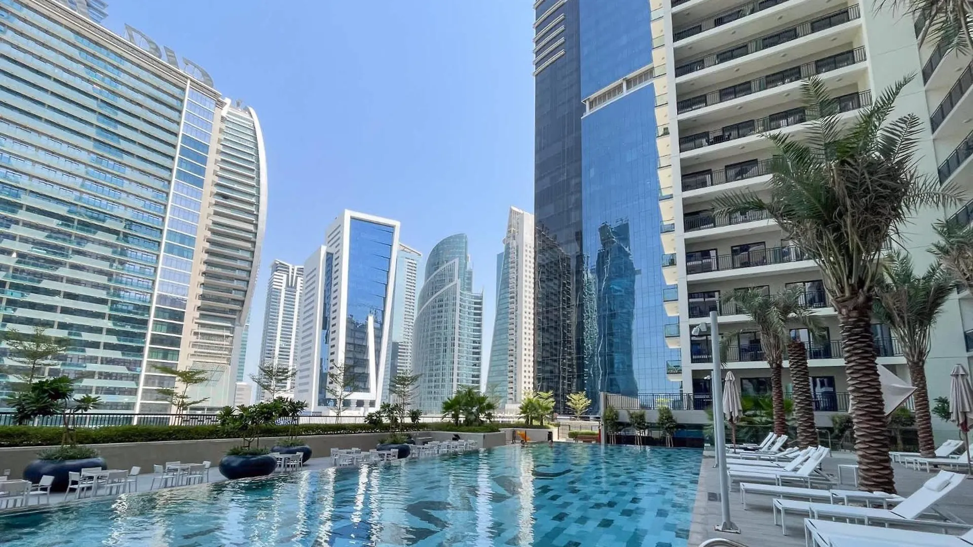 Excellent 1 Bedroom In Zada Tower With Balcony دبي